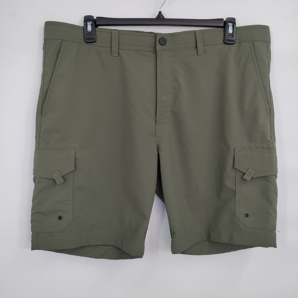 Solaris Clothing Men's Cargo Stretch Green Shorts Size 42